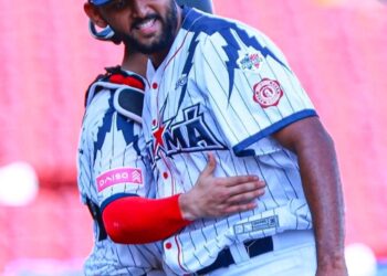 Panameño Enrique Burgos lanzará con el Escogido