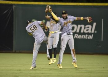 Águilas vienen de atrás y derrotan a Toros