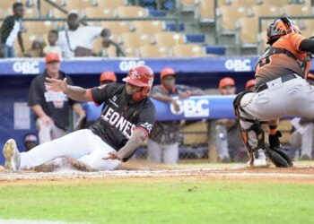 A palos, Leones superan 11-8 a los Toros