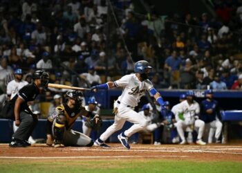 Emilio Bonifacio aumenta su historia en partido marcado en la posterida