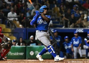 Jonrones de Leyba y Fitzgerald guían Licey sobre Escogido