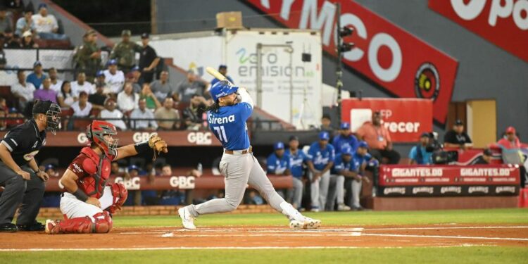 Campusano jonronea; Licey somete a Gigantes