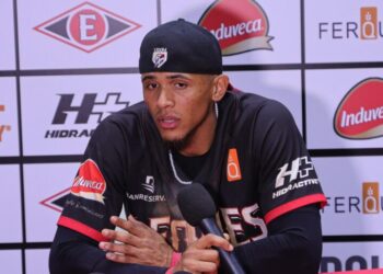 González: “Sirí me hizo una seña para robarme el home”