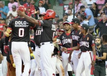 Leones propinan séptima derrota en línea a las Águilas