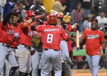 Yamaico remolca cinco con HR y grand slam en victoria sobre Estrellas