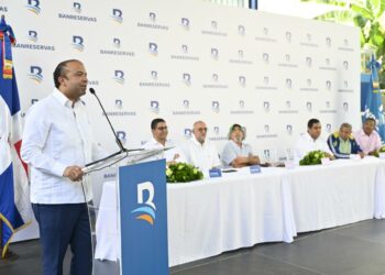 Banreservas y Fundación Padre Rogelio  entregan polideportivo a club de Villa Juana