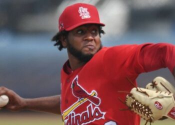 Estrellas contratan lanzadores Ángel Rondón y Marcos Diplan