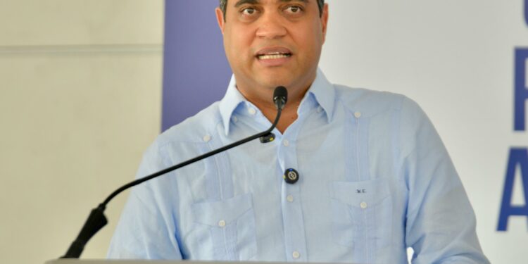 Atletas están contentos con Kelvin Cruz