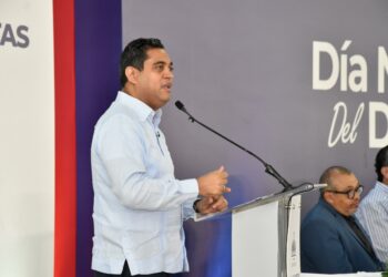 Ministro Kelvin Cruz cumple promesa de aumentar salarios a atletas del PARNI