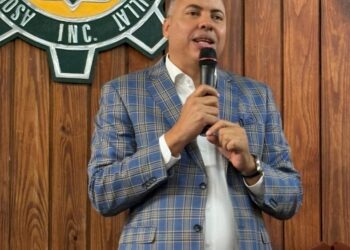 Héctor Gómez imparte conferencia “Ética periodística y la importancia de las estadísticas en el beisbol”