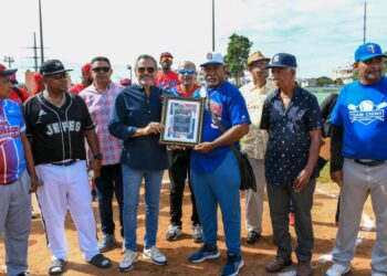 Junior Noboa es reconocido por su trayectoria en el béisbol en RD y EE.UU.