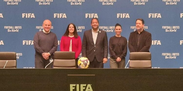 Benny Metz, Comisionado de Fútbol, sostuvo un encuentro en la FIFA para impulsar proyectos en el país