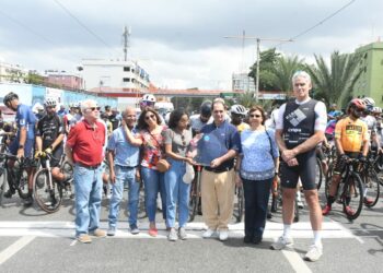 Grand Prix de Ciclismo El Caballito inicia con homenaje a Héctor J. Cruz