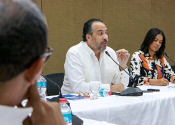 Alberto Rodríguez presenta en el Congreso el proyecto Tanda Extendida para fortalecer el deporte escolar