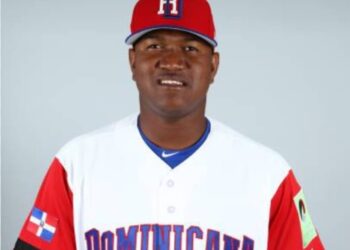 Estrellas contratan a lanzador Enny Romero como agente libre