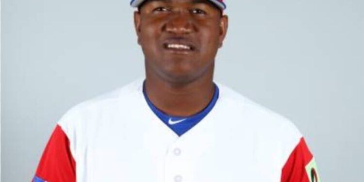 Estrellas contratan a lanzador Enny Romero como agente libre