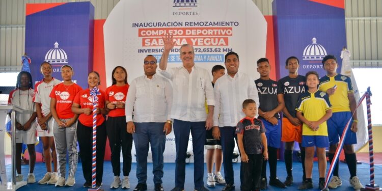 Abinader entrega en Azua centro deportivo con inversión de 40 millones de pesos