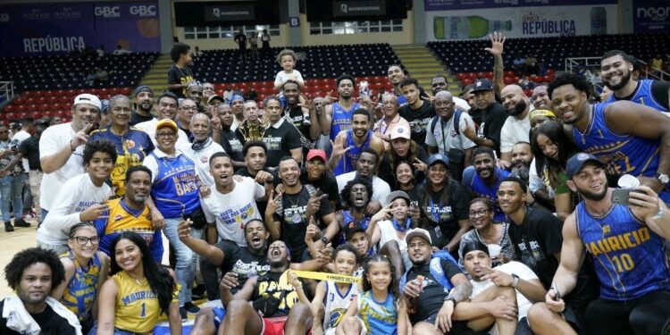 Cámara de Diputados aprueba reconocer a la Abadina y club Mauricio Báez