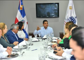 Kelvin Cruz se reúne con la Comisión de Deportes de la Cámara de Diputados