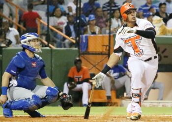 Toros firman al inicialista Ronald Guzmán