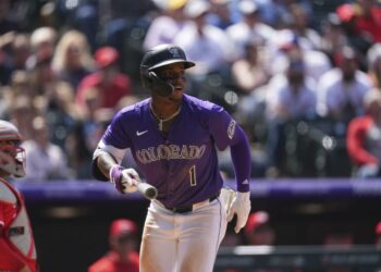 Adael Amador conecta su primer cuadrangular en Grandes Ligas