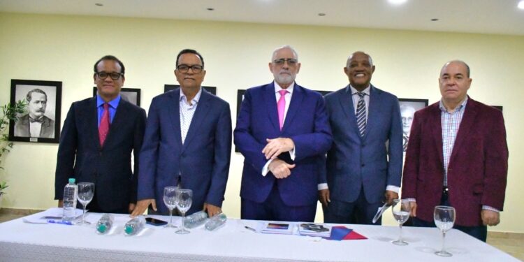 Vitelio Mejía pone a circular libro de poemas