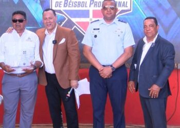 Liga Nacional de Béisbol Profesional reconoce a Junior Noboa