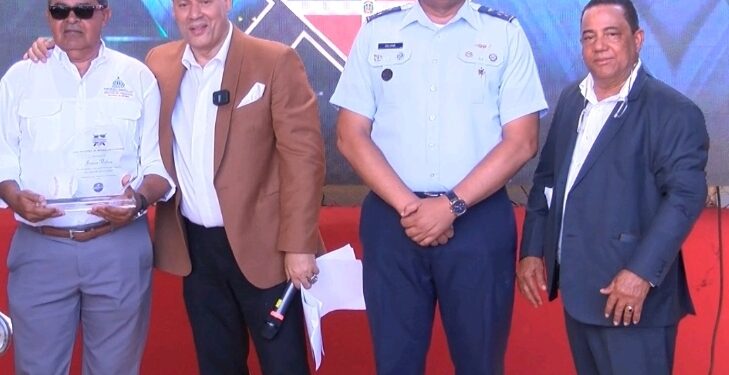 Liga Nacional de Béisbol Profesional reconoce a Junior Noboa