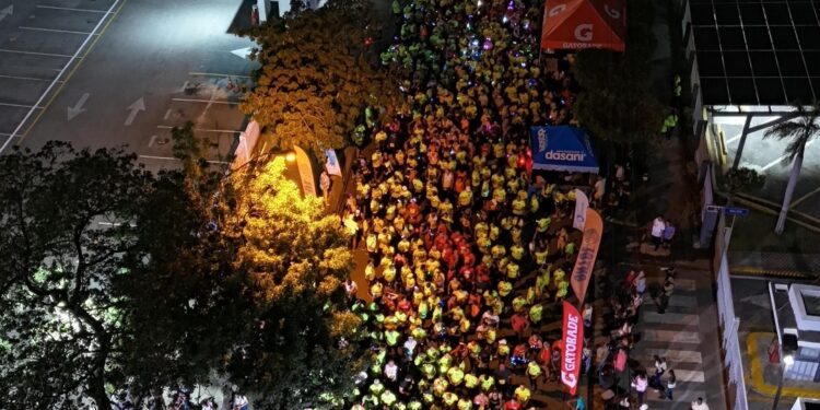Éxito total en la 5K Night Run 2025 dirigida por Andrés Reyes