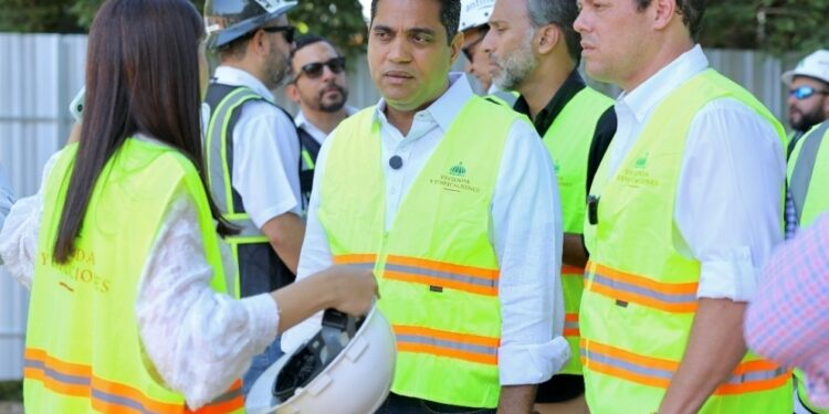 Ministros Carlos Bonilla y Kelvin Cruz  supervisan remodelación del Centro Olímpico Juan Pablo Duarte