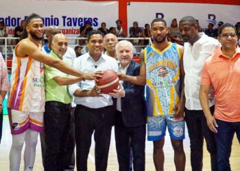 Taveras Guzmán destaca alta calidad  del torneo de baloncesto de la provincia SD