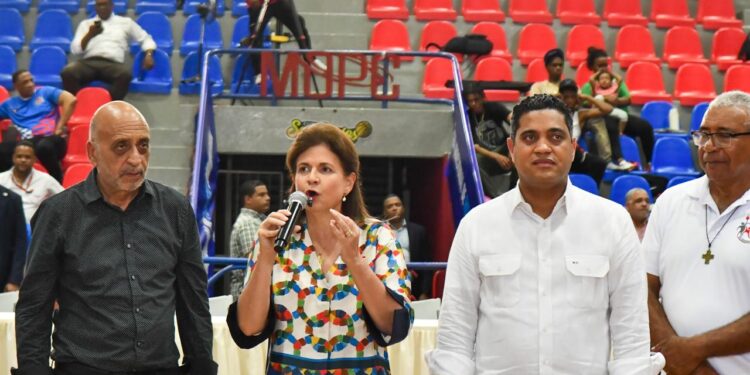 Raquel Peña y Kelvin Cruz inauguran 9na versión Liga Nacional de Baloncesto Femenino