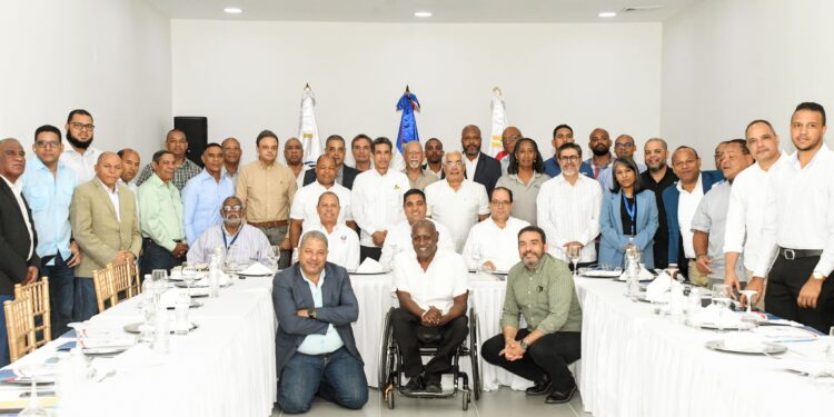 Ministro Kelvin Cruz encabeza reunión de trabajo con 37 federaciones