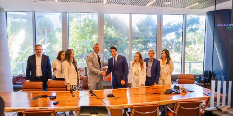 David Collado y Alex Rodríguez anuncian inversión de mil millones de dólares en Playa Grande