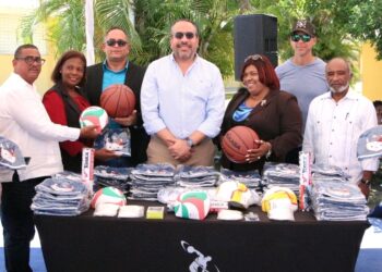 INEFI y los Dodgers remodelan canchas escolares en Guerra