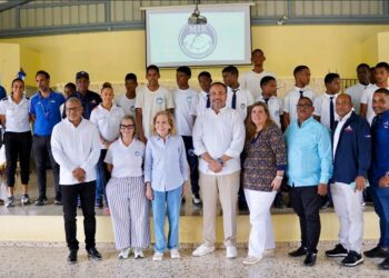 Inefi impulsa el deporte escolar en La Romana junto a la Fundación MIR