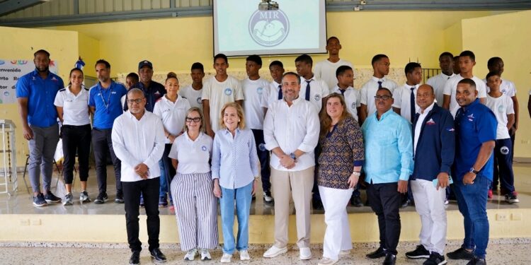 Inefi impulsa el deporte escolar en La Romana junto a la Fundación MIR