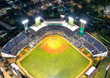Presidente Abinader crea comisión para evaluar construcción de moderno estadio de béisbol
