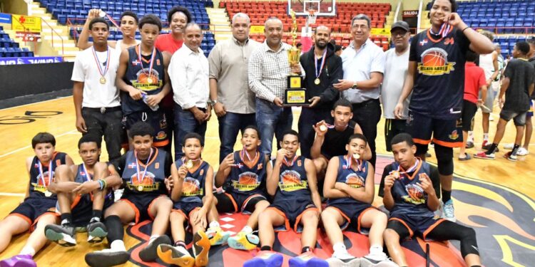 Escuela de Baloncesto Wilkis Abreu campeón del U-14 La Vega.