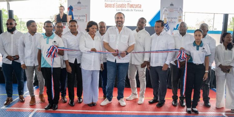 INEFI entrega moderno polideportivo techado en Yamasá