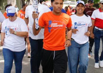 Neyba recibe con júbilo antorcha Juegos Juegos Deportivos Fronterizos 2025