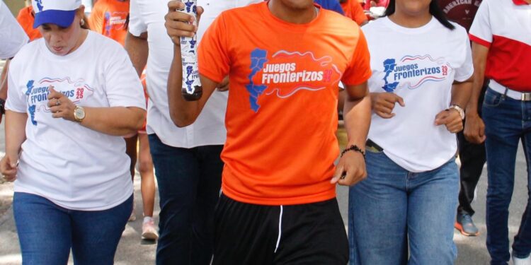 Neyba recibe con júbilo antorcha Juegos Juegos Deportivos Fronterizos 2025