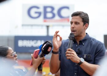 GBC Farmacias inauguran torneo de béisbol de la Liga Universitaria en Santiago