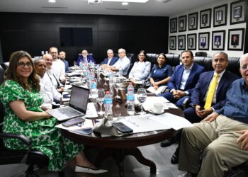 Equipos de LIDOM reeligieron por unanimidad a Vitelio Mejía