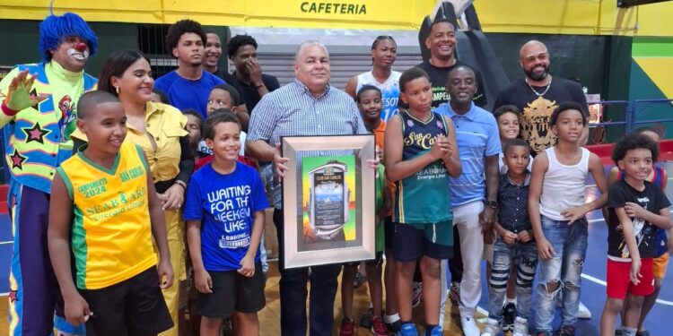 Club San Carlos inaugura “Las Tardes Divertidas” y reconoce a Seaboard