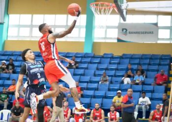 Marineros resisten y se llevan la victoria ante Leones