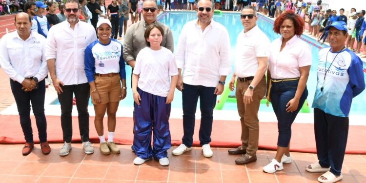 INEFI celebra primera competencia de «Brazadas Educativas»