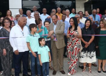 Club Los Prados inaugura galería de expresidentes y boulevard Jorge Ramírez