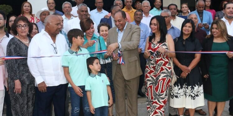 Club Los Prados inaugura galería de expresidentes y boulevard Jorge Ramírez