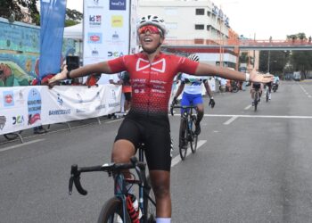Flor Espiritusanto es la campeona nacional de ciclismo femenino